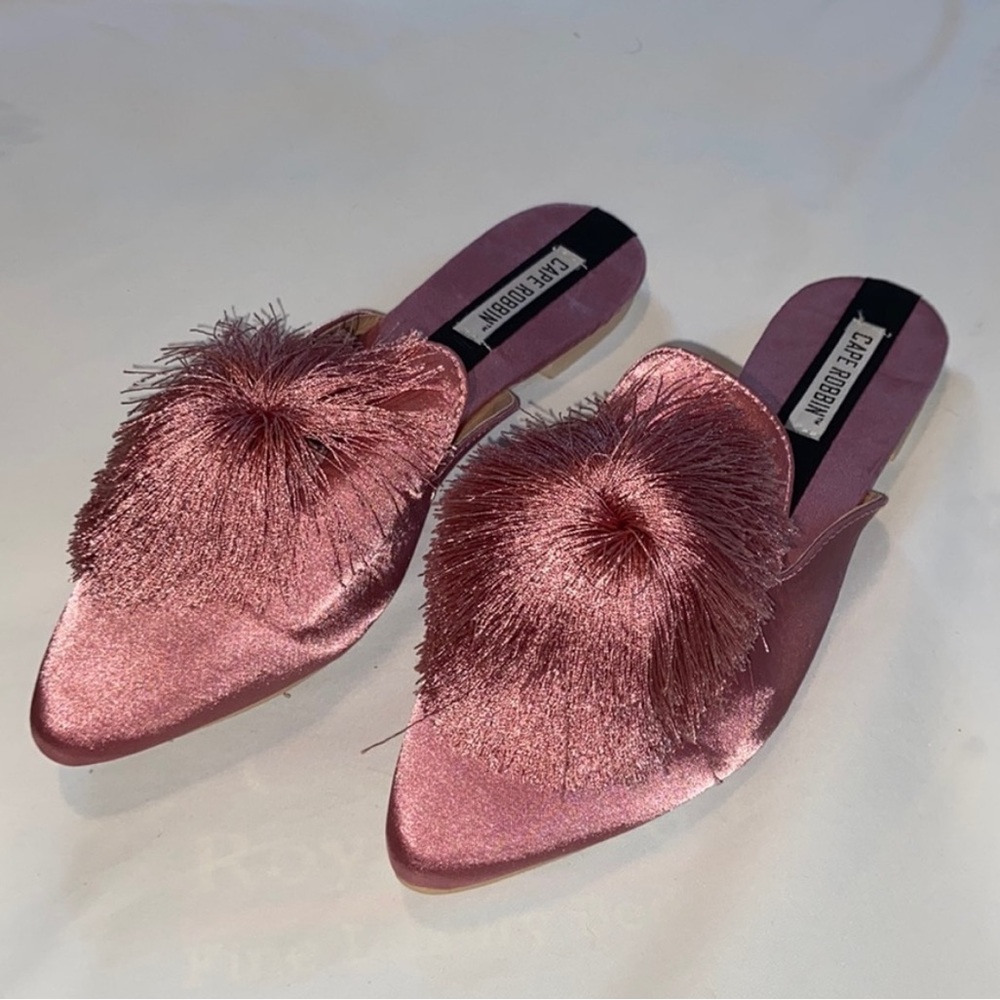 🌺Magical and Adorable Cape Robbin  Pink Slip on Mules